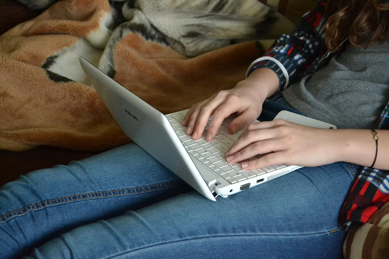 computer, computers, keyboard, equipment, electronics, use, write, laptop, electronic equipment, electronic, writing, work, laptop, writing, writing, writing, writing, writing. Daily explainer formats compared, and when each one fits