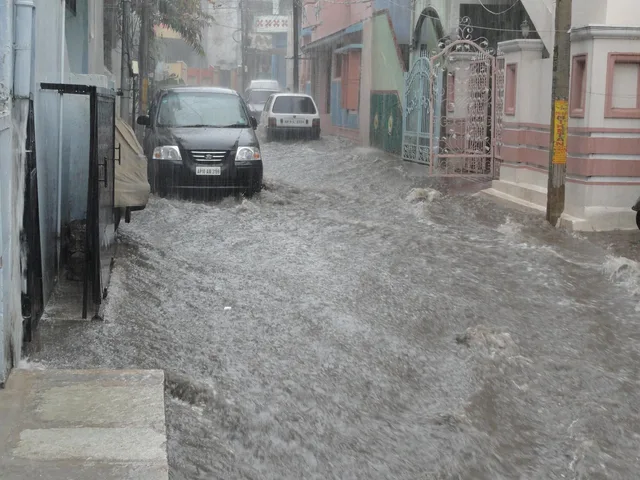 flood, water, street, disaster, emergency, flooding, car, india, nature, gray car, car wallpapers, gray water, gray street, gray emergency. How Houston and Miami explain flood risk before, during and after a storm