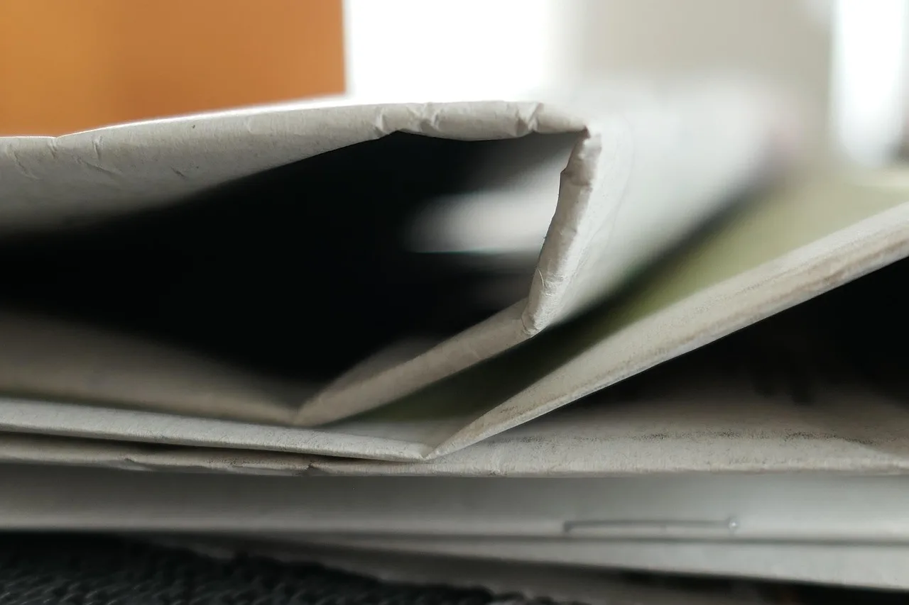 newspaper, freedom of the press, information, days currently, read, news, newsprint, daily newspaper, newspapers, inform, text, pressure, new, article, politics, paper, reports. Correction and update policies at major US news outlets compared