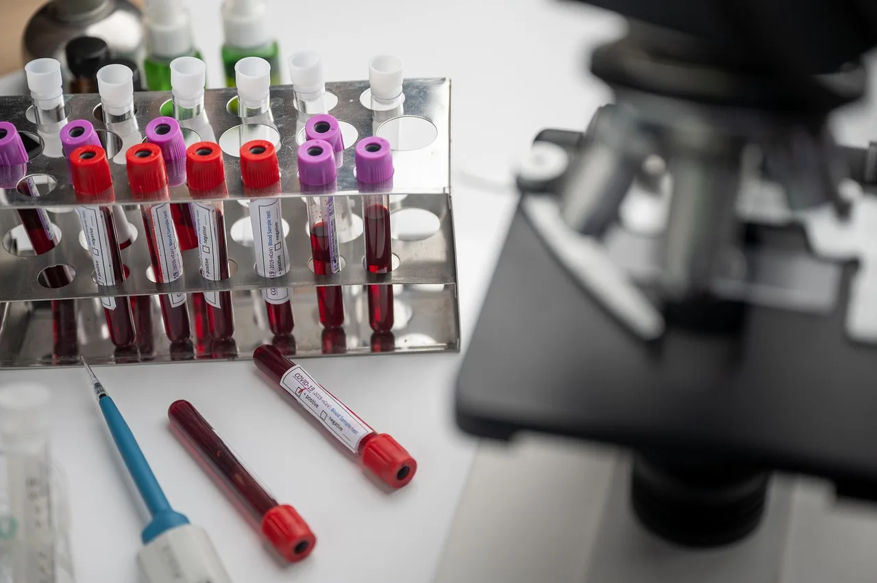 vaccine, biochemistry, mask, negative, patient, plasma, science, 19, chemistry, clinical, diagnosis, exam, experiment, health care, hold, ill, machine, microscope, molecular, nurse, problem, quarantine, result, scientific, gray health, gray science, gray death, gray care, gray chemistry. Health evidence and alert types compared